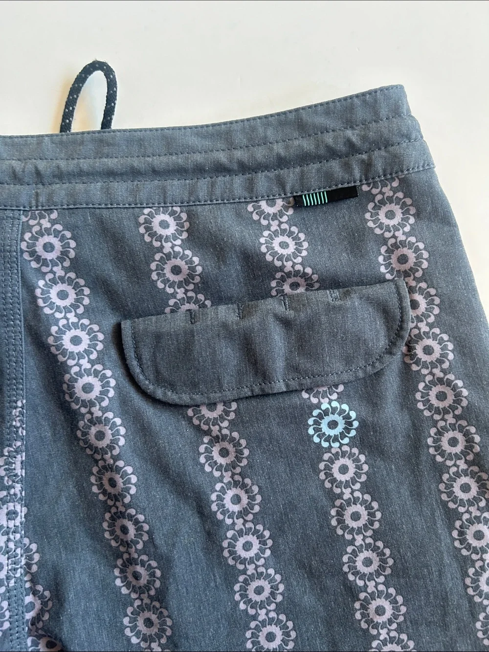 VISSLA Gray Floral-Chain Men's Swim Board Shorts